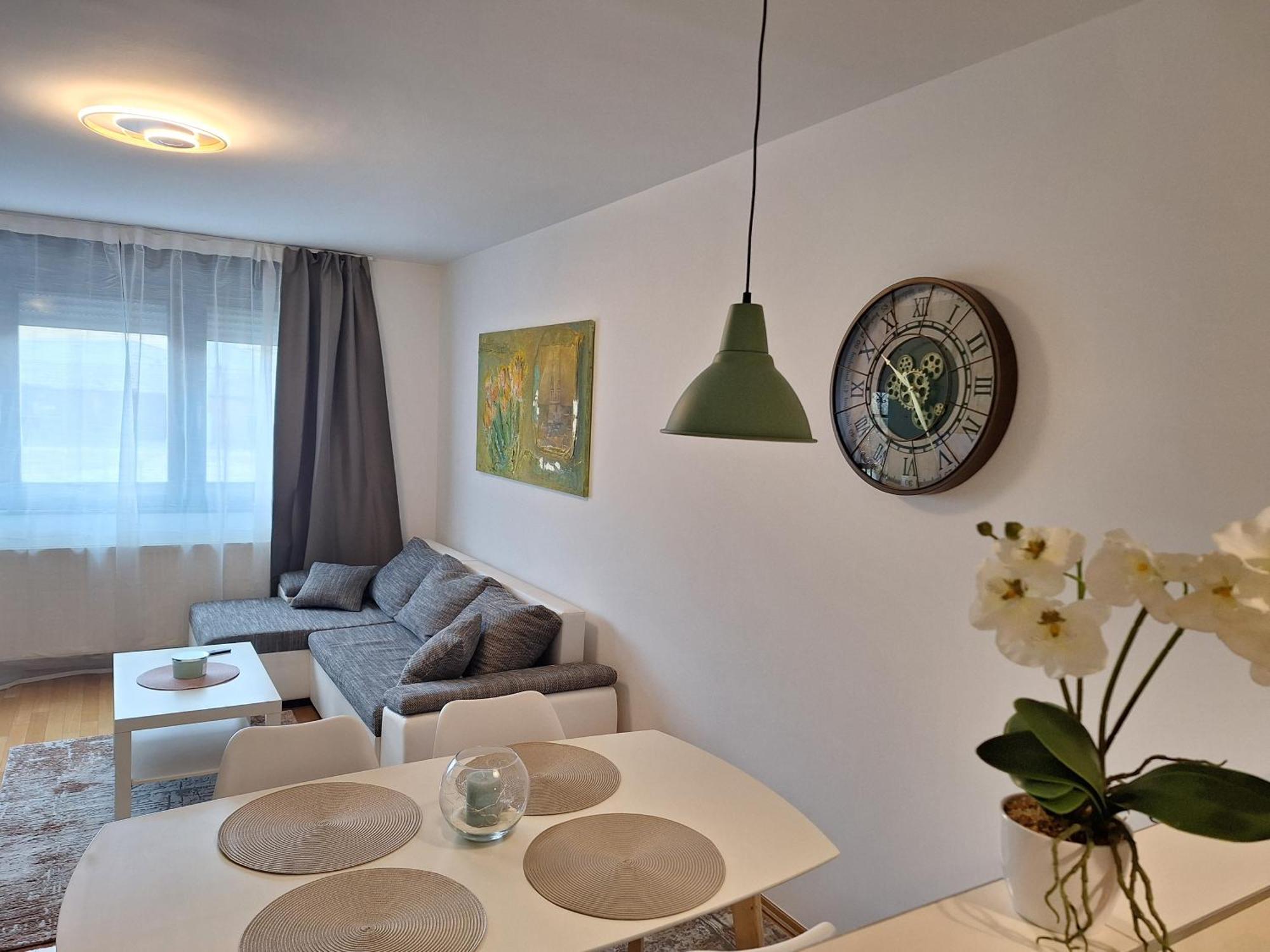 Apartman Lory, Zagreb, Downtown, With Own Parking In The Garage Buitenkant foto